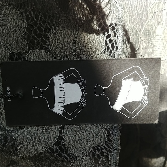 EXPRESS Multi-Way Bodysuit - Picture 12 of 14